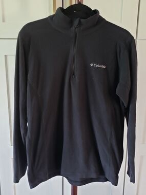 Columbia Black Fleece Pullover with Blue Tag Detail